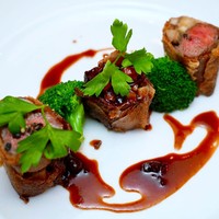 ブラッスリー ポール・ボキューズ 大丸東京 - 国産牛フィレ肉のクリスティアン　赤スグリの赤ワインソース