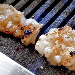 焼肉処いっとう - 牛ホルモン（焼肉中）