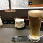 すし松 - こな茶をバックに生ビール