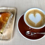 ロード・アイランド・カフェ - カプチーノとオレンジタルト