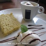 Sabaay e caffe allora - ランチセットのデザート（デラウェアのシフォンケーキ・生クリーム・パンナコッタ）