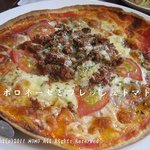Sabaay e caffe allora - ボロネーゼとフレッシュトマトのピザ（1100円）