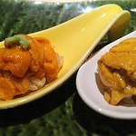 鮨 水月 - 向かって右から、むらさき雲丹、馬糞雲丹