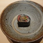 鮨 唐島 - 秋刀魚の海苔巻き