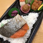 Kushiro Fukutei - 紅鮭弁当  500円