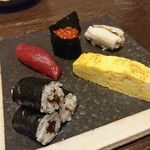 鮨処 匠 - 干瓢巻き、玉子焼き、(奥)トロ、いくら、太刀魚