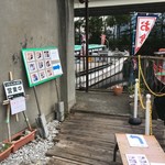 定食たちばな - お店 脇道から入ります