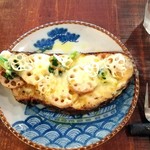 ブリコラージュ ブレッド アンド カンパニー ダイニング・カフェ - 新レンコン、無農薬ブロッコリー、麦味噌ホワイトソースのオーブン焼き。20181004　レンコンさくさく、ソース、チーズ。パンがブリコラージュブレッドだからこそ、この美味しさになるんだなぁ・・(´∀｀)