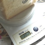 新出製パン所 - 極。半斤を計量