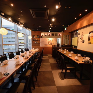 広々店内は貸切も可能です◎【50〜65名（立食65名）】