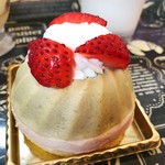パティスリーポム - 苺とピスタチオのムース