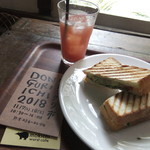 mokichi cafe - パニーニ！(540円)11/17~11/18はドングリ市です(2018/10/4)