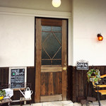 洋食屋クローバー - 可愛い入り口