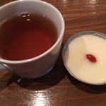 スパイスドランカー やぶや - 杏仁豆腐、烏龍茶 