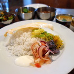 シャンディ ニヴァース カフェ - アチャール他