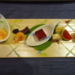 和食 浜木綿 - 食器が輝いています