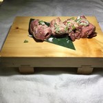 Yakiniku Shuka Benkei - 厚切り上タン￥2178　１人前４カット