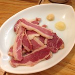 串カツ田中 - 馬肉のジャーキーみたいなの