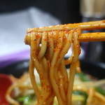 旨辛タンメン 荒木屋 - 大辛野菜麺（麺固め）リフトアップ