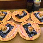 スシロー - 本日の目玉(10/3)開始のチリ産ウニの手毬寿司
            一皿100円
