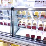 メープル ストリート マーケット - ショーケースの中にいちじくロール