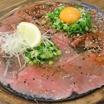 肉バルKACCHAN ちょっとその先へ - 黒毛和牛の炙りユッケ。