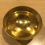 焼とり 中川 - 金盃には満月が浮かぶ細工が