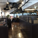 とんかつ濱かつ - 広い店内をパシャ 
平日の１１時半