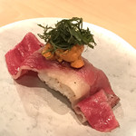 和人 - 黒毛和牛の肉寿しウニのせ