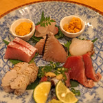 酒亭ばんから - お造り　　雲丹、蛸、カツオ、秋刀魚、鱧の焼き霜、鰤、サワラ、鯛