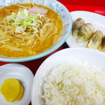 ラーメンのささき - ギョウザラーメン（味噌）800円＋ライス150円