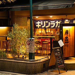 A stylish modern Japanese space. Friendly staff will welcome you with a smile♪