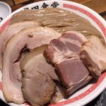 松戸中華そば 富田食堂 - この配列ならば一番右から食べますよね？