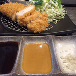 とんかつ 大喜 - ソース(とんかつ・からし・フランス藻塩)