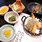 たか美 - [彩りランチ]
お刺身二種
天ぷら
茶碗蒸し
うどん
ごはん　お吸い物
小鉢　漬物
デザート　コーヒー