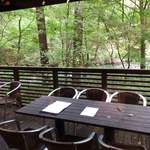 Sekirei Bashi Kawakami An - 川側のテラス席は→