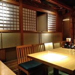 スワンレイク パブ エド 修蔵 - [内観] 店内 テーブル席 ⑤