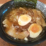 横浜八景楼 - 味玉しょうゆラーメン