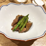 一碗水 - 花生麺筋(生麩を揚げたもの、生の落花生、椎茸、金針菜)