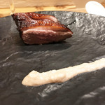 一碗水 - 脆皮香酥鴨(岩手県合鴨、飴をかけて揚げたもの くるみとシナモンのペースト)寄りでｗ