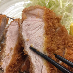とんかつ まさむね - 上ロースとんかつ
      かなり肉厚！