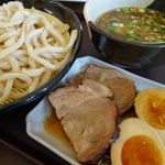 川越製麺 六三余うどん - 鮪骨系こってり醤油つけうどん煮豚汁