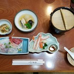 旅館 みずしま - 夕食　焼物・揚げ物は後から供される