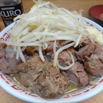 ラーメン二郎 - 岩石？