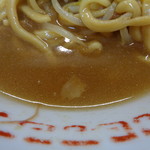 ラーメン二郎 - 表面脂ない