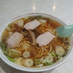 徐州楼 - ワンタン麺。スープもたっぷり旨し。