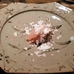 焼き鳥 とりら - ささみ（昆布〆）。白いのは淡雪塩です。