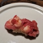 焼き鳥 とりら - 握り（赤身）。