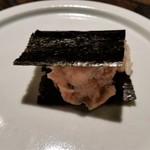 焼き鳥 とりら - 握り（鶏トロ）。