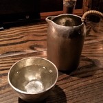 焼き鳥 とりら - 酒器は錫製です。